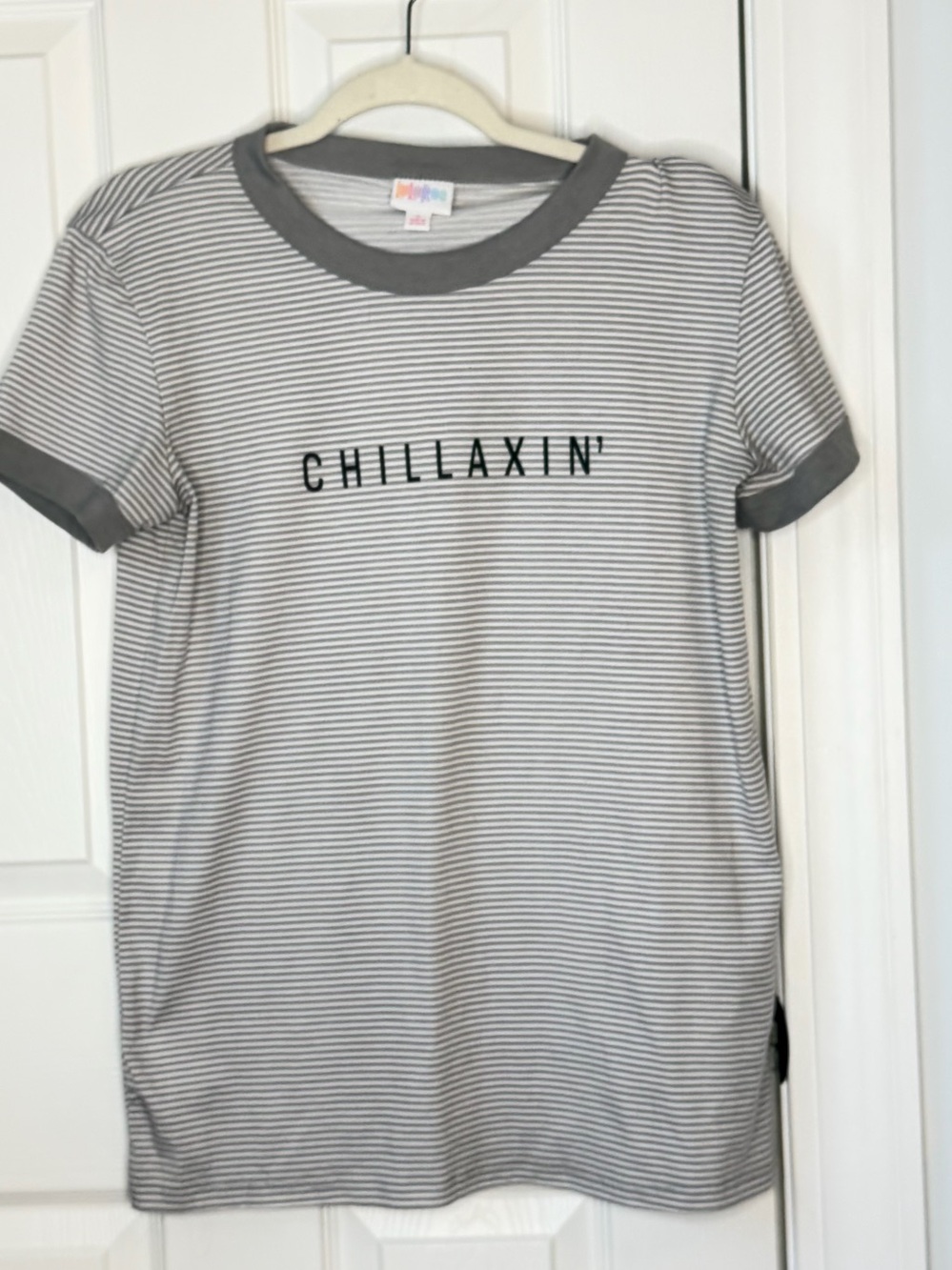 LuLaRoe Liv Tee Chillaxin Gray Striped Ringer Shirt Size Small